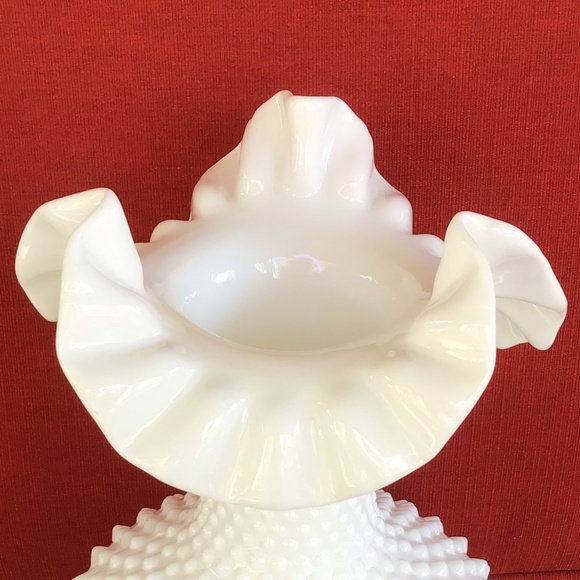 Vintage Fenton White Milk Glass Hobnail Vase Large Ruffled Edge - Picture 10 of 12